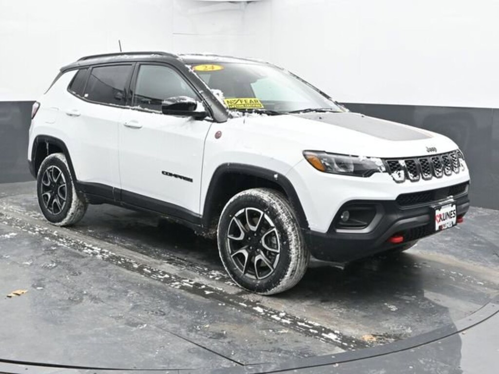 Used 2024 Jeep Compass Trailhawk