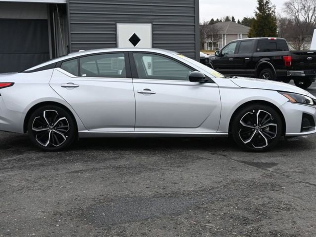 Used 2024 Nissan Altima 2.5 SR