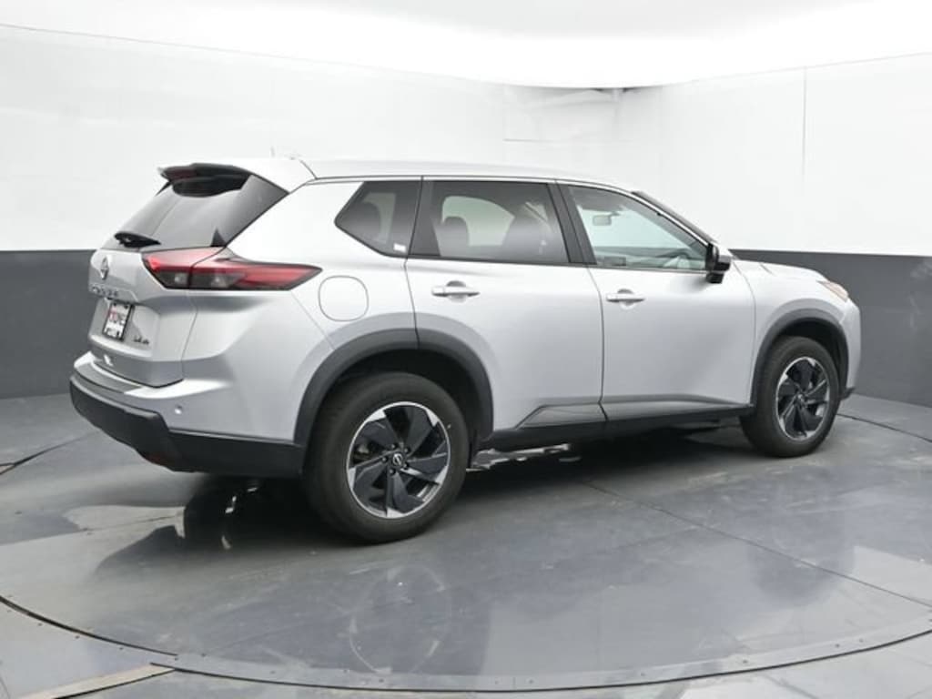 Used 2024 Nissan Rogue SV
