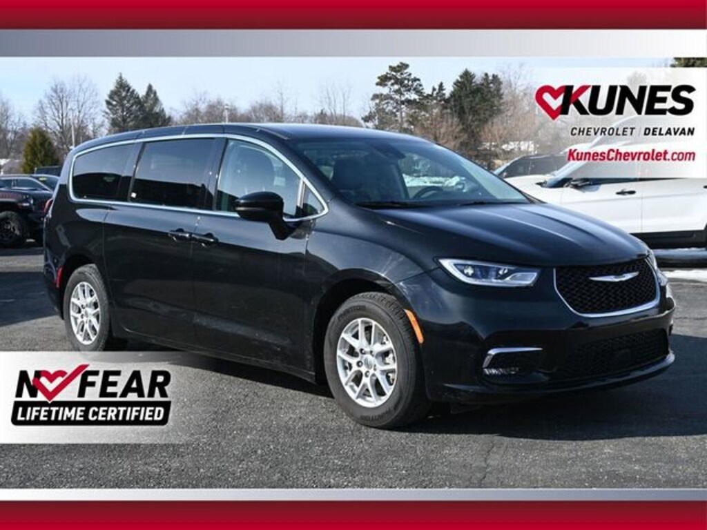 Used 2023 Chrysler Pacifica Touring L