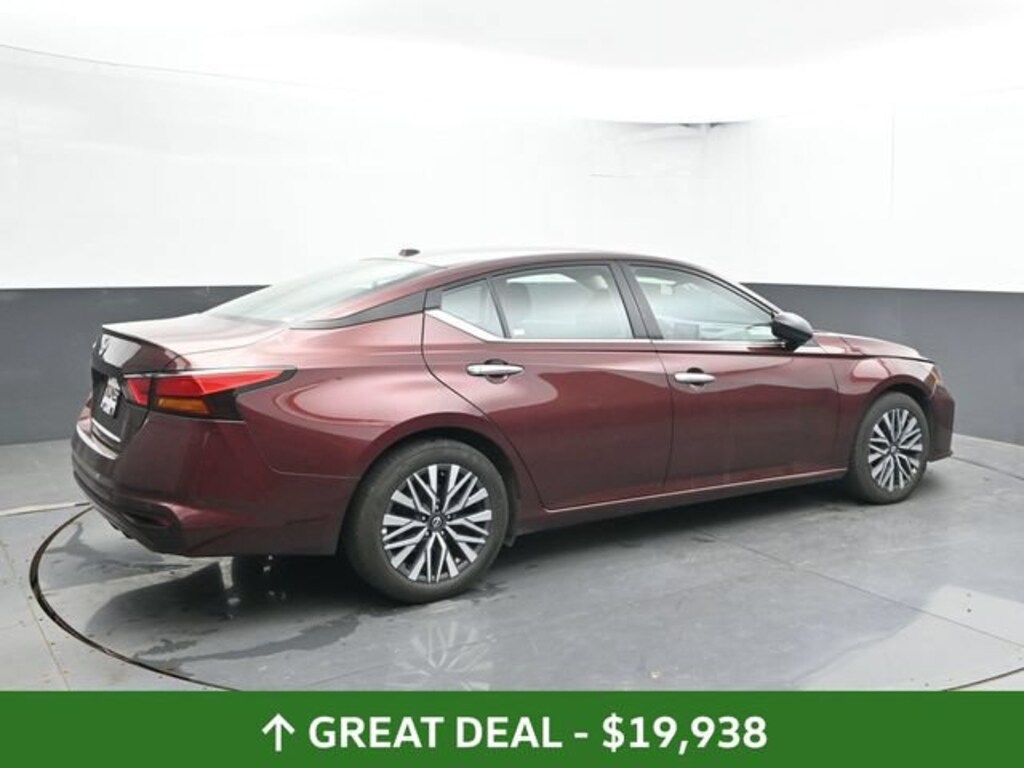 Used 2025 Nissan Altima SV