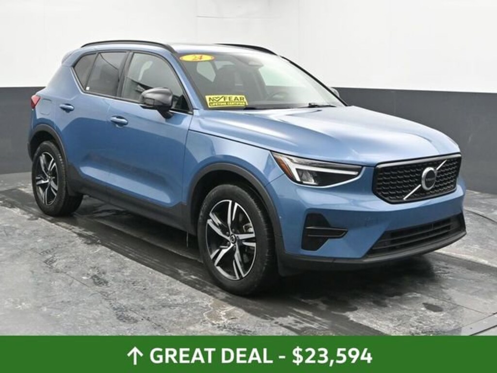 Used 2024 Volvo XC40 Core Bright Theme