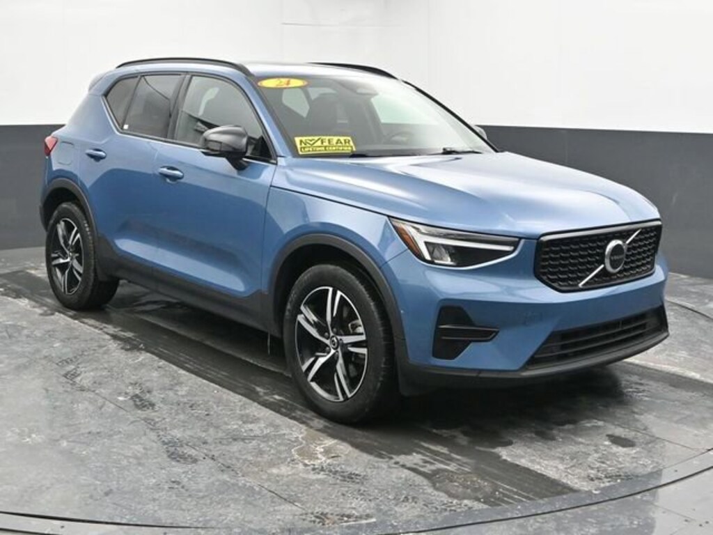 Used 2024 Volvo XC40 Core Bright Theme