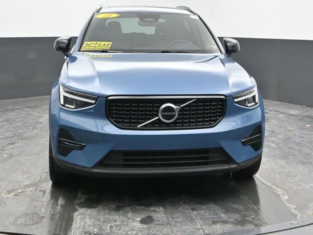Used 2024 Volvo XC40 Core Bright Theme