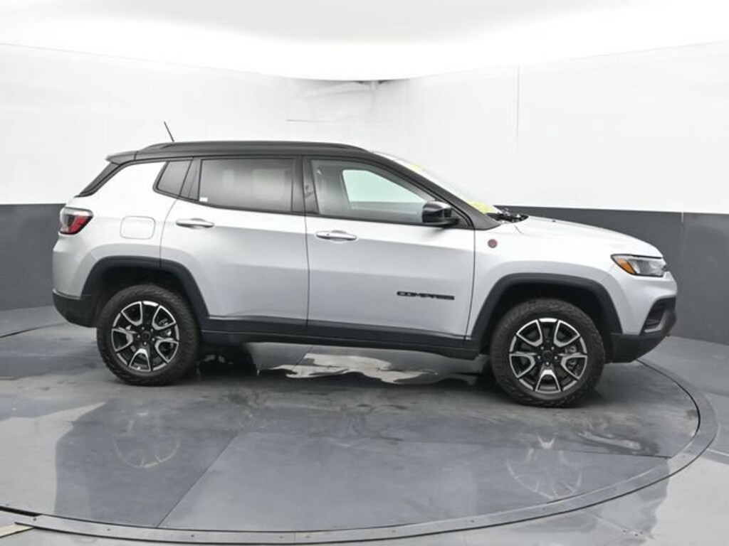 Used 2025 Jeep Compass Trailhawk