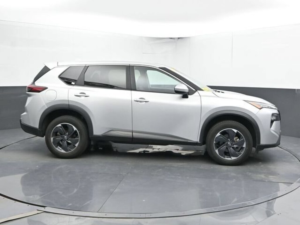 Used 2024 Nissan Rogue SV