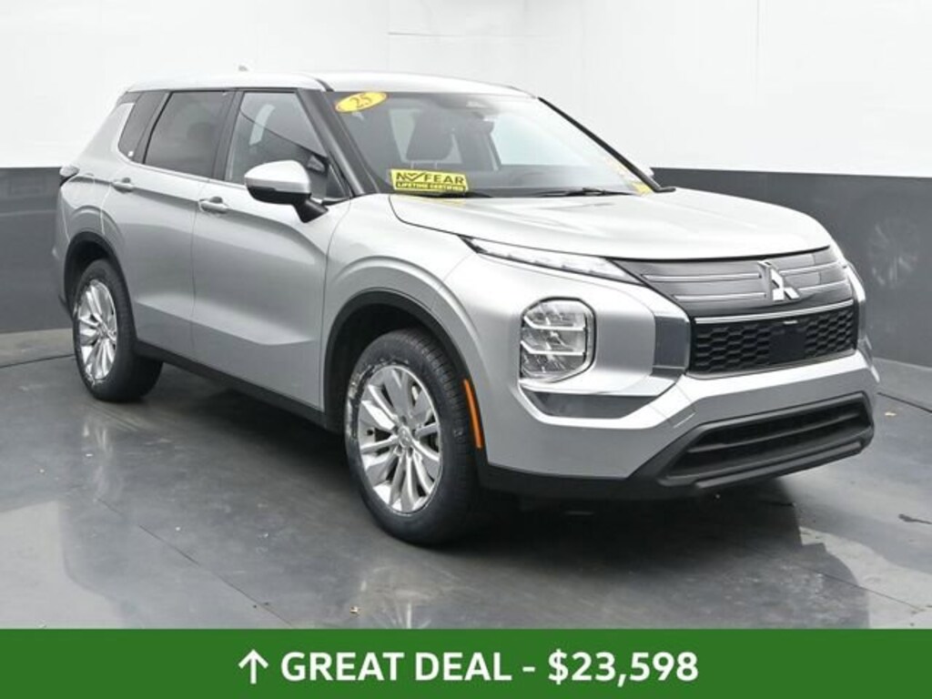 Used 2025 Mitsubishi Outlander ES