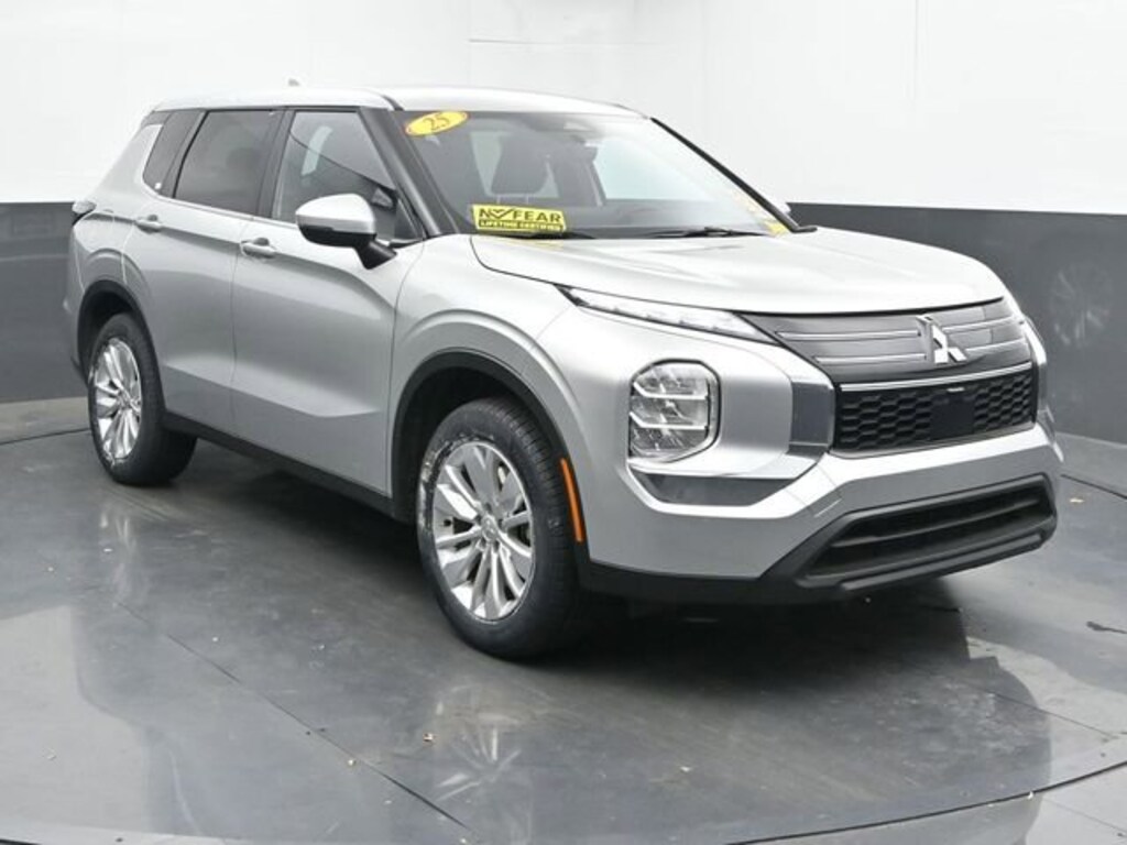 Used 2025 Mitsubishi Outlander ES