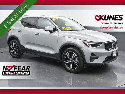 2024 Volvo XC40 Core Bright Theme