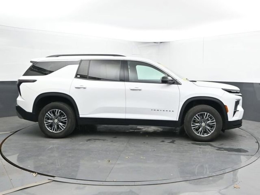 Used 2024 Chevrolet Traverse LT SUV