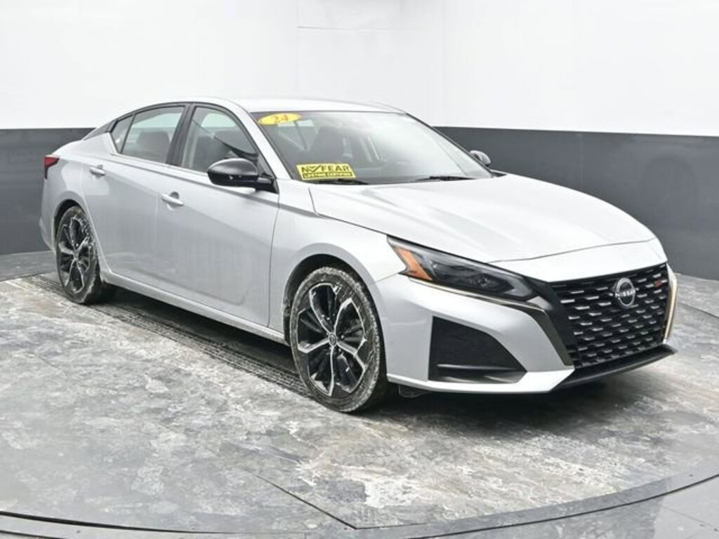 Used 2024 Nissan Altima 2.5 SR