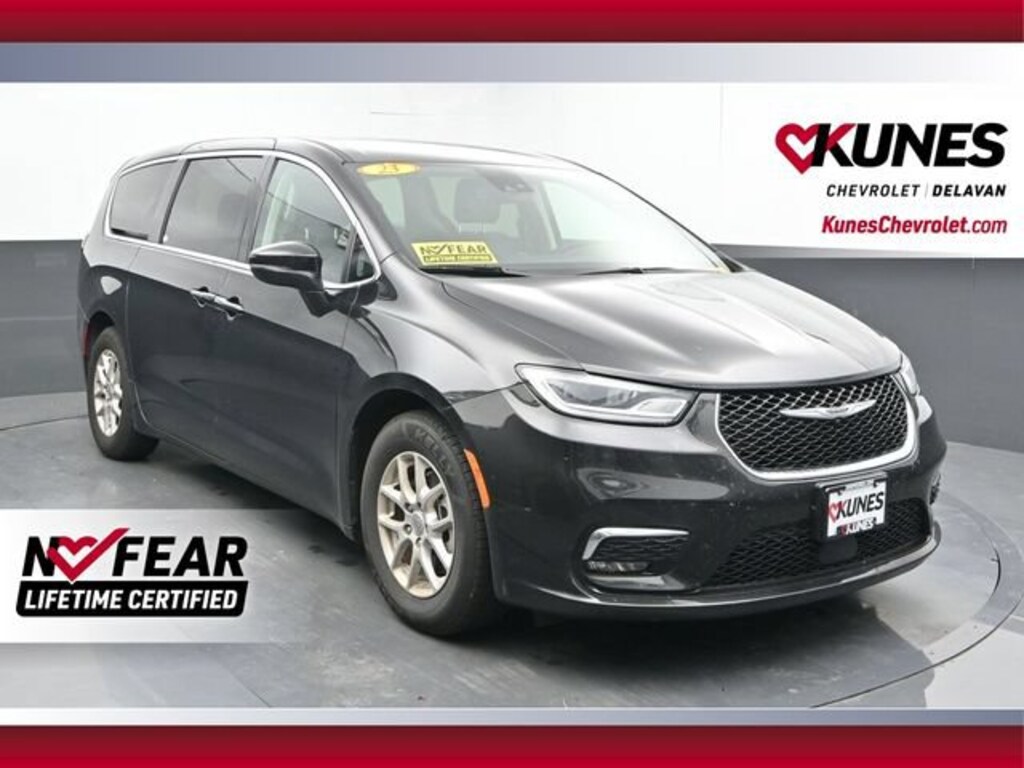 Used 2023 Chrysler Pacifica Touring L