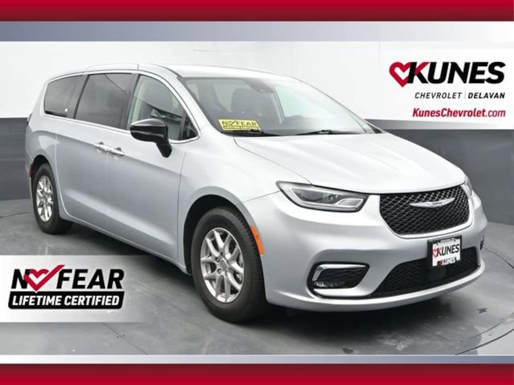 Used 2024 Chrysler Pacifica Touring L