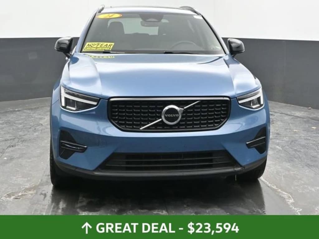 Used 2024 Volvo XC40 Core Bright Theme