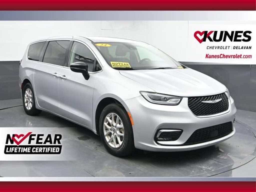 Used 2024 Chrysler Pacifica Touring L