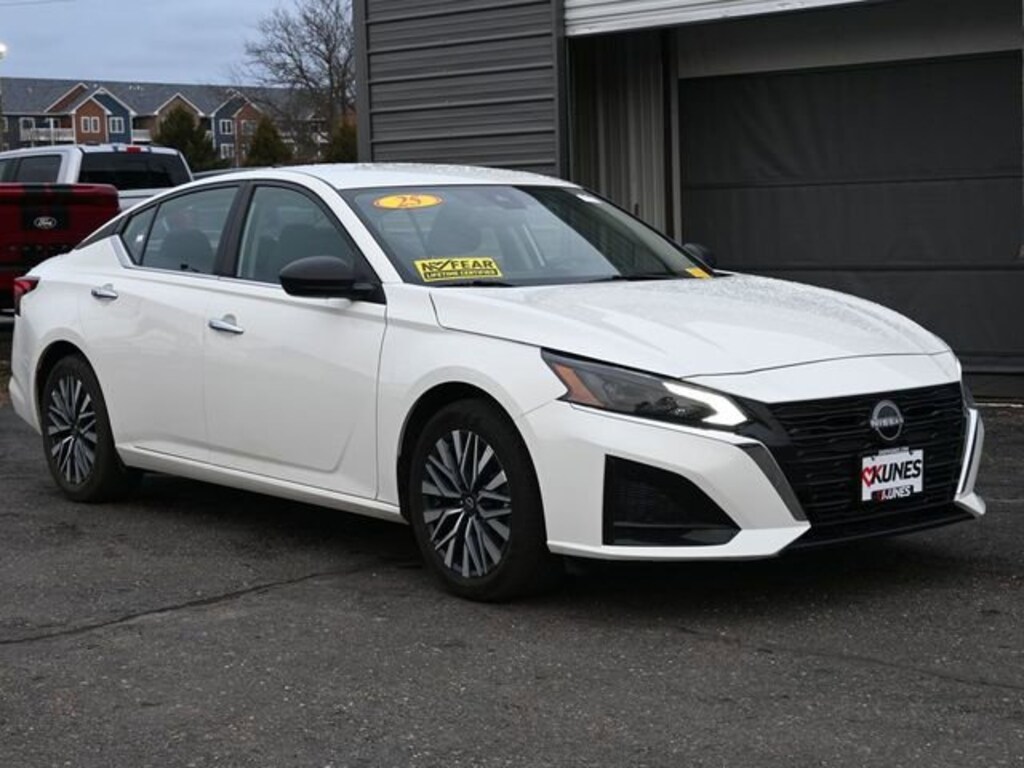 Used 2025 Nissan Altima SV