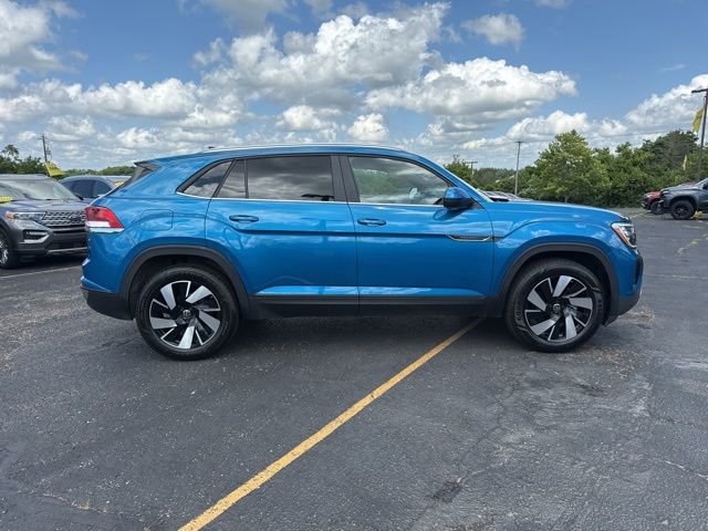 2024 Volkswagen Atlas Cross Sport SE Technology photo 2