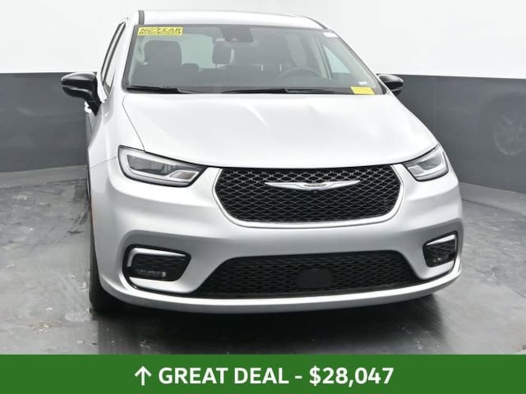 Used 2024 Chrysler Pacifica Touring L