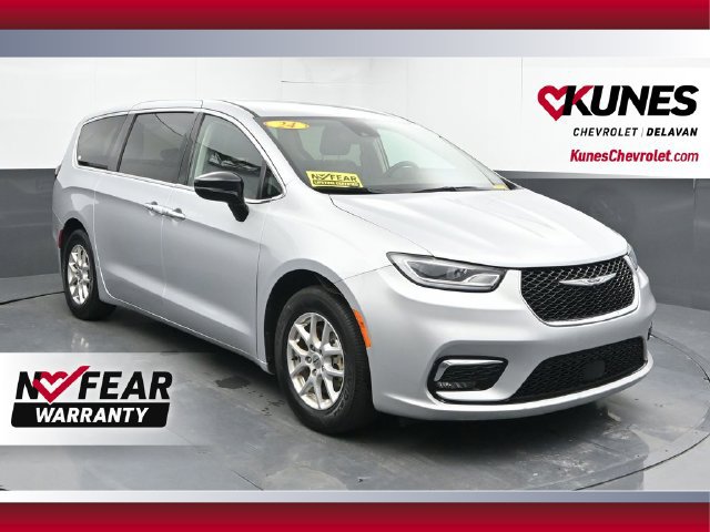 Used 2024 Chrysler Pacifica Touring L