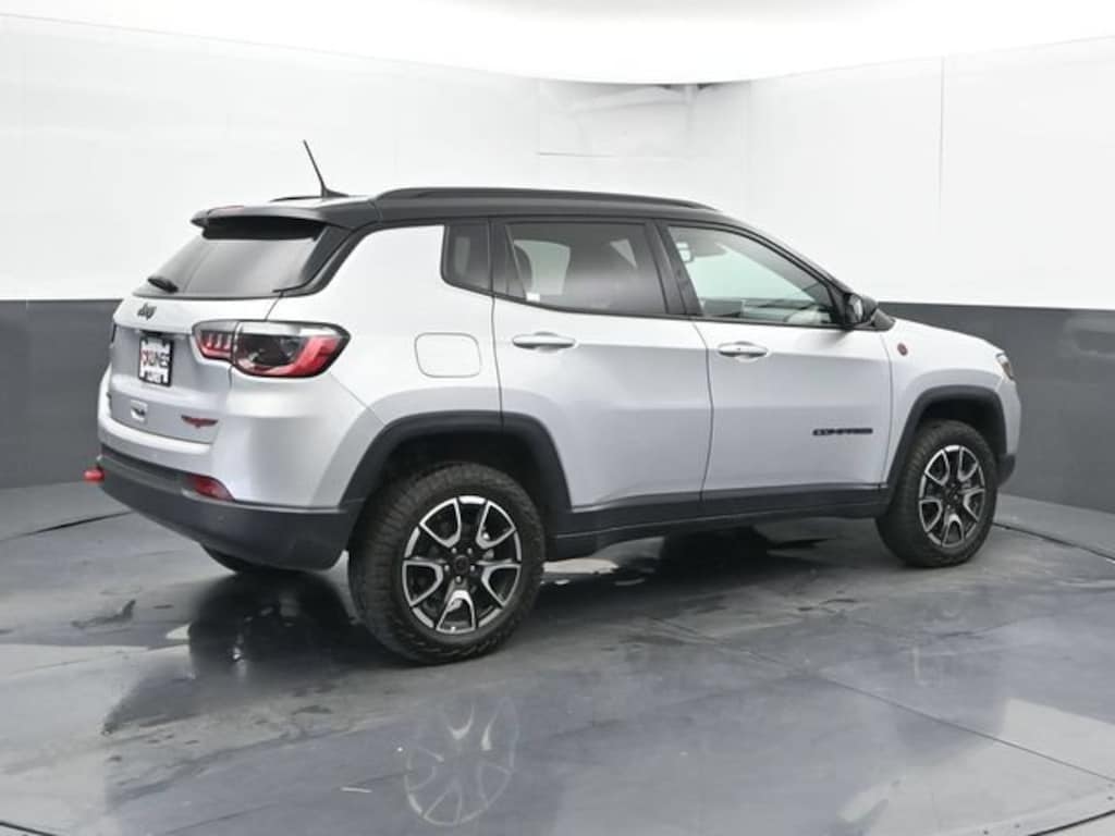 Used 2025 Jeep Compass Trailhawk