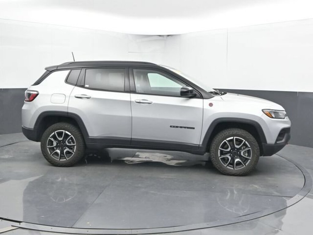 Used 2025 Jeep Compass Trailhawk