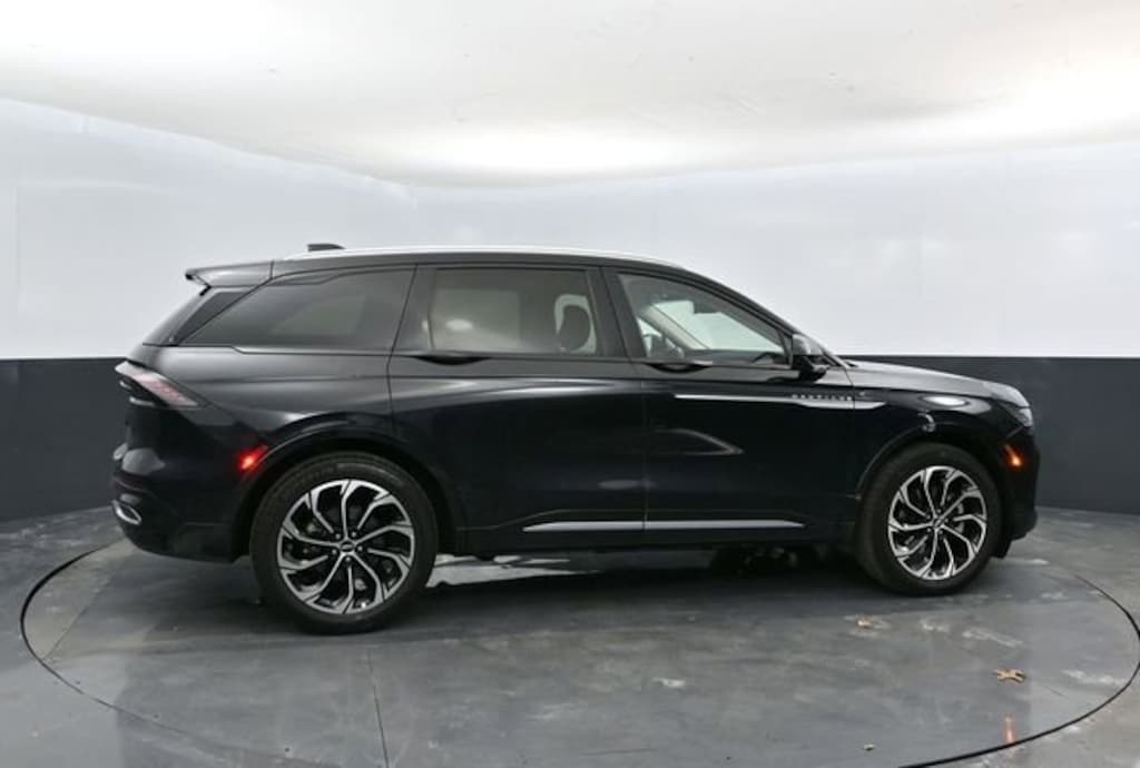 Used 2024 Lincoln Nautilus Reserve