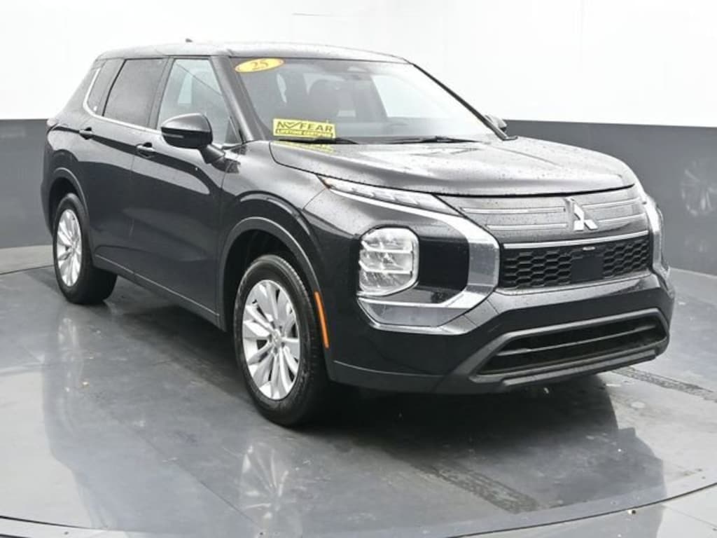 Used 2025 Mitsubishi Outlander ES