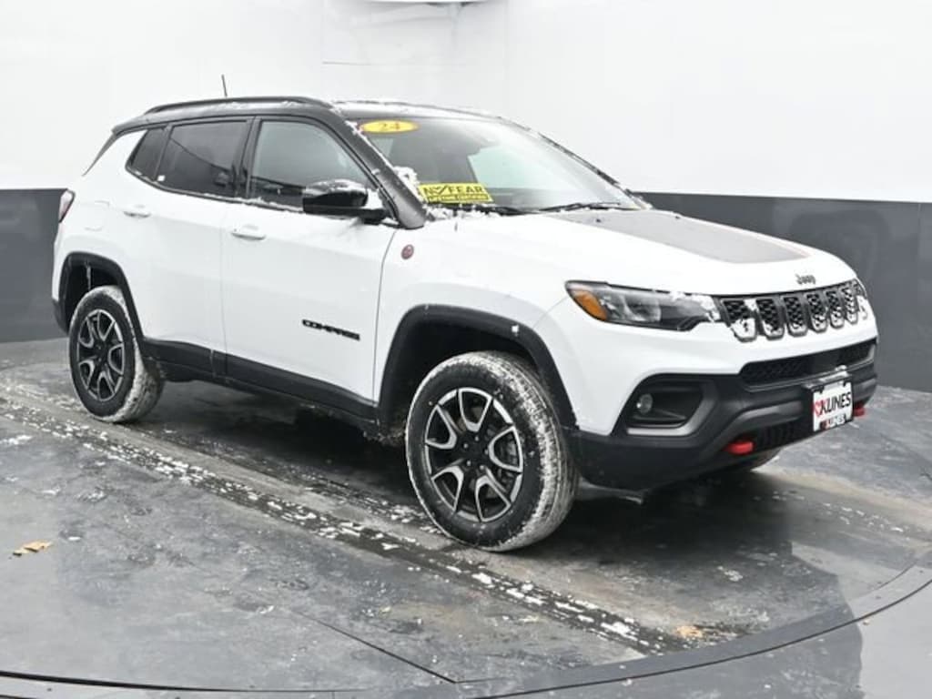 Used 2024 Jeep Compass Trailhawk