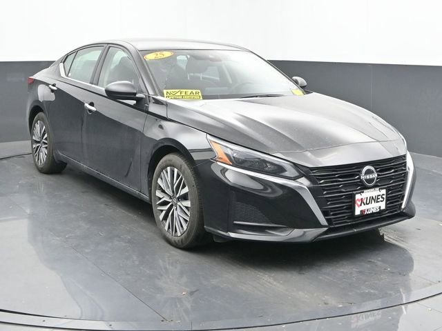 2025 Nissan Altima 2.5 SV photo 2