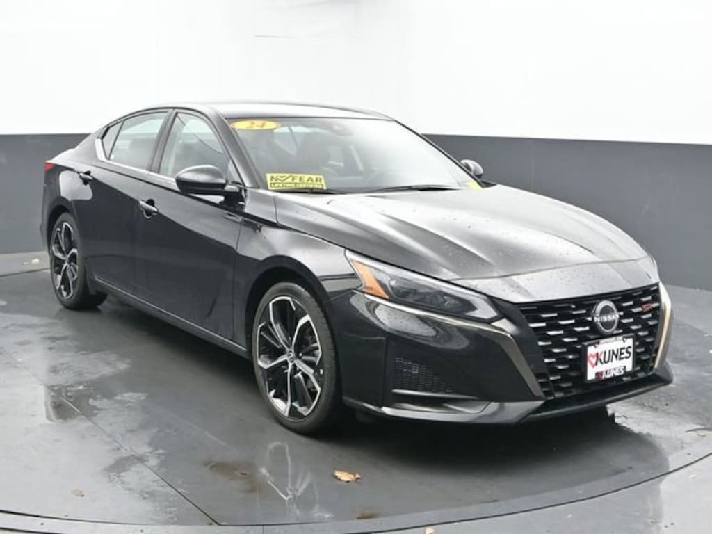 Used 2024 Nissan Altima 2.5 SR