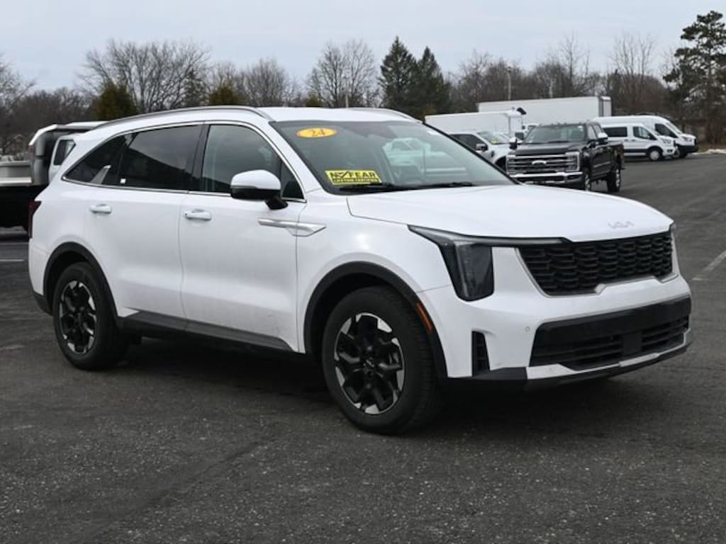 Used 2024 Kia Sorento S