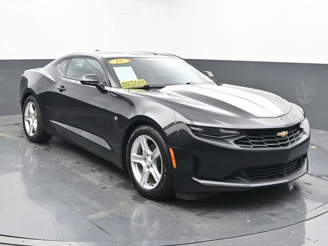 2019 Chevrolet Camaro 1LT photo 2