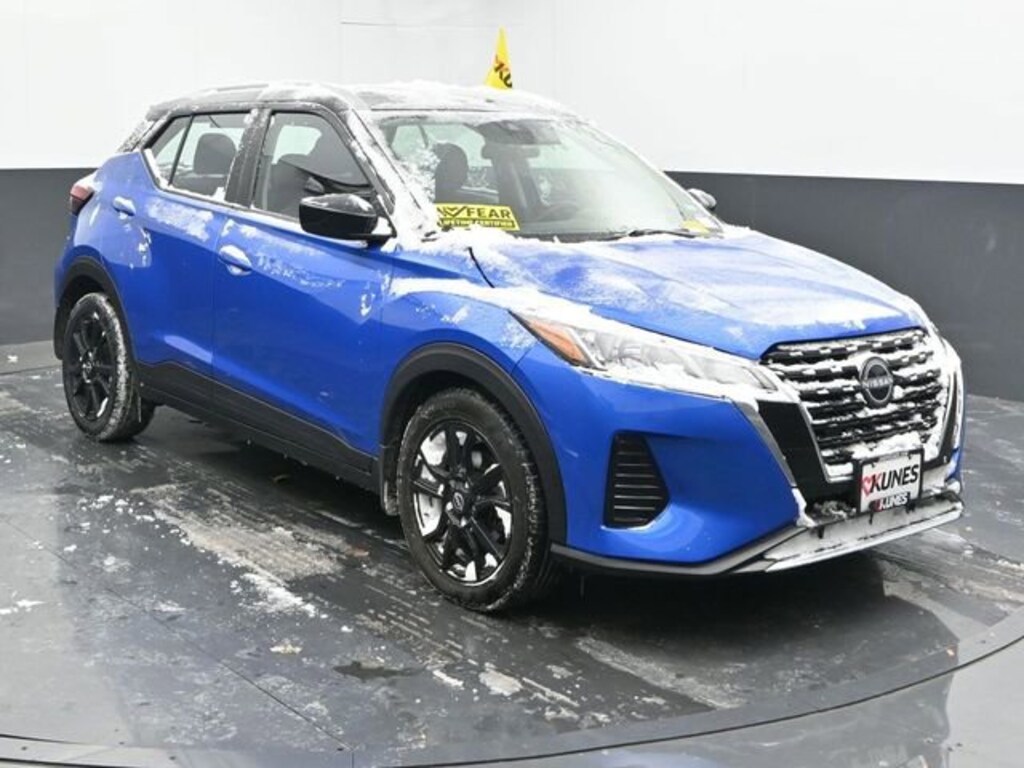 Used 2023 Nissan Kicks SV