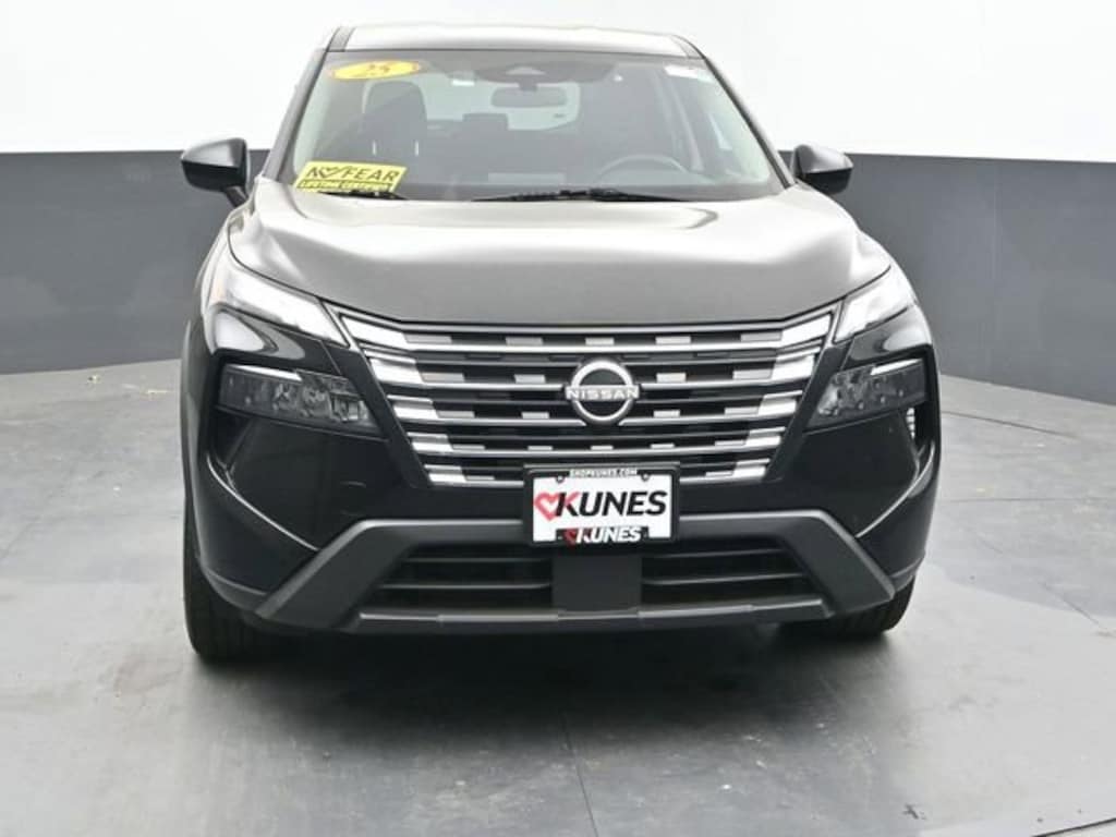 Used 2025 Nissan Rogue SV