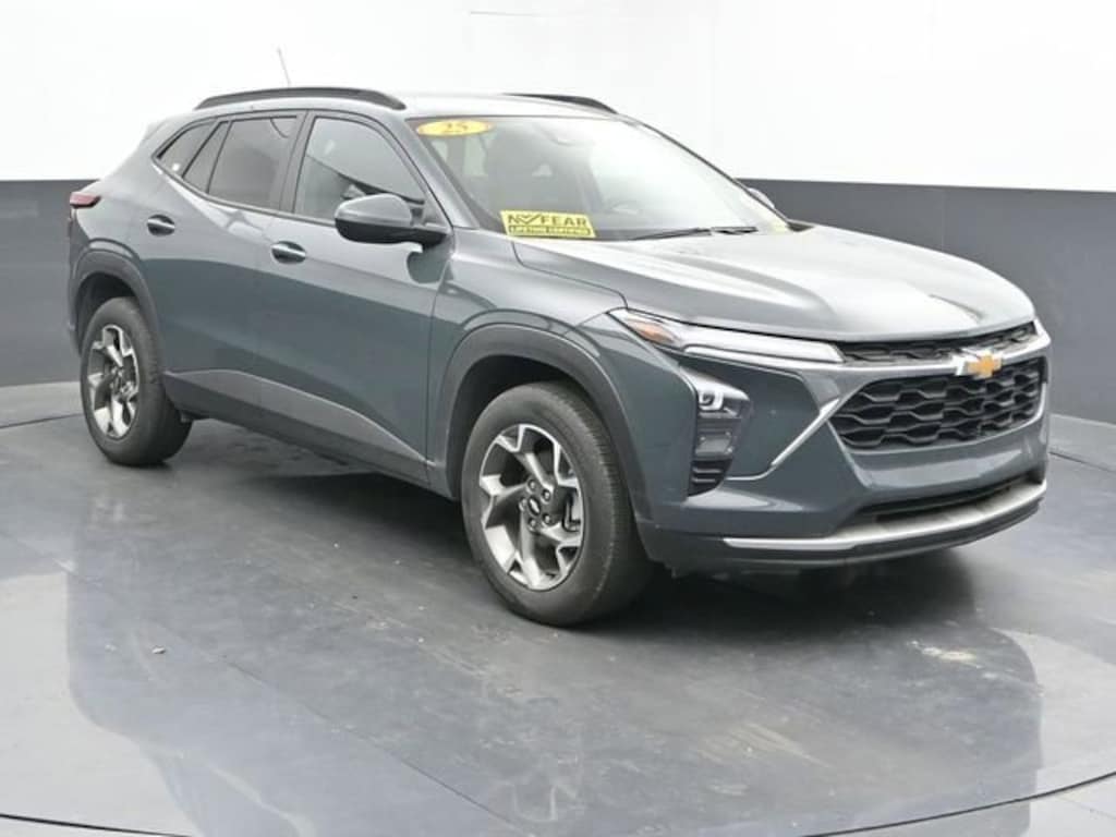 Used 2025 Chevrolet Trax LT SUV