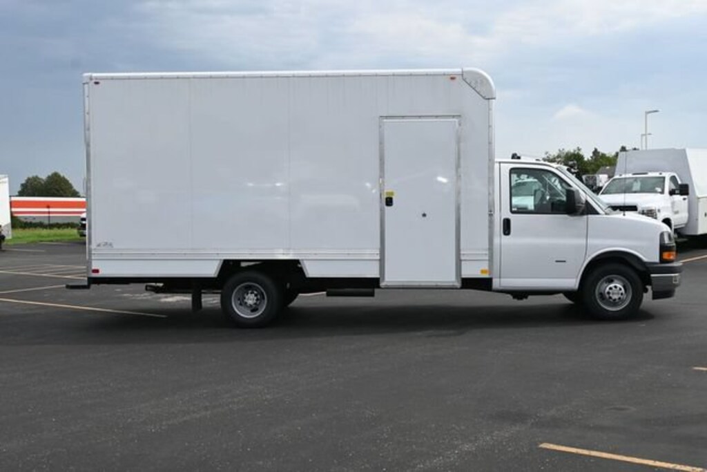 New 2026 Chevrolet Express Cutaway 3500 1WT Cutaway Van