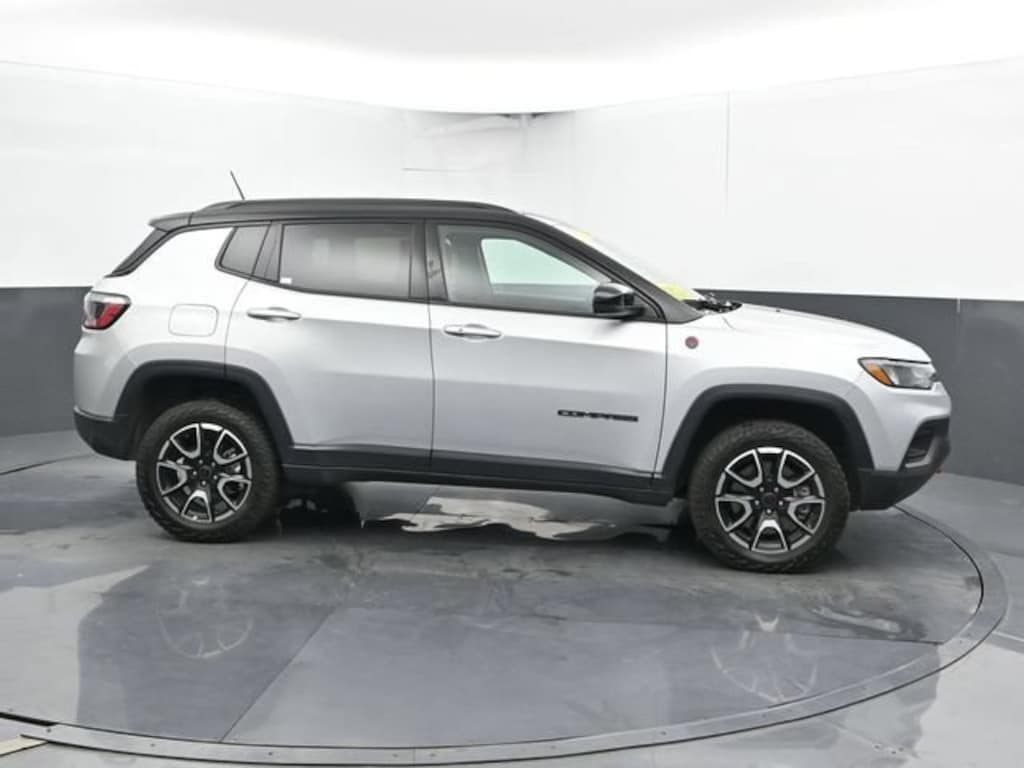 Used 2025 Jeep Compass Trailhawk