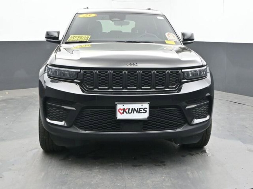 Used 2025 Jeep Grand Cherokee Altitude