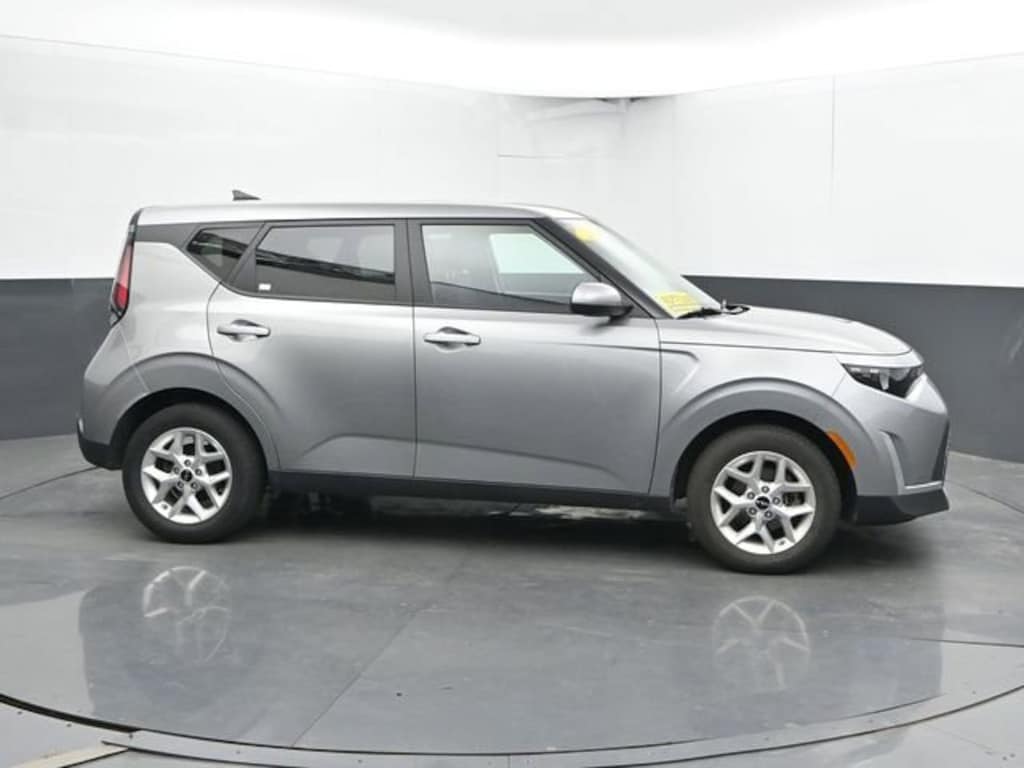 Used 2025 Kia Soul LX