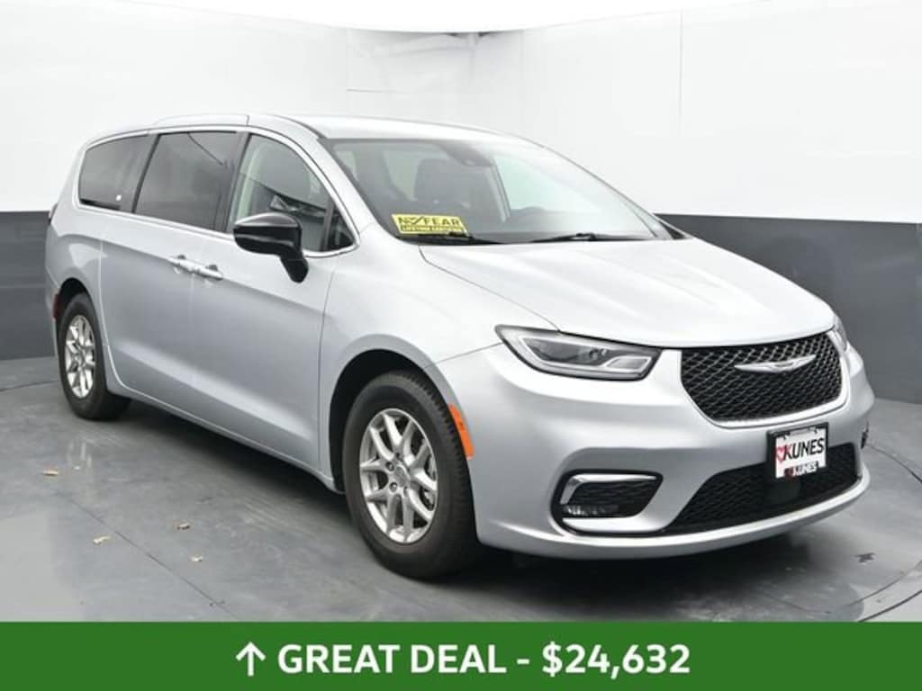 Used 2024 Chrysler Pacifica Touring L