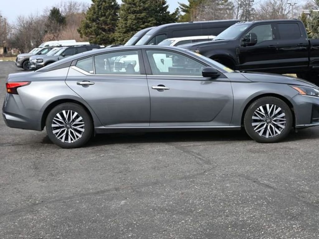 Used 2025 Nissan Altima SV