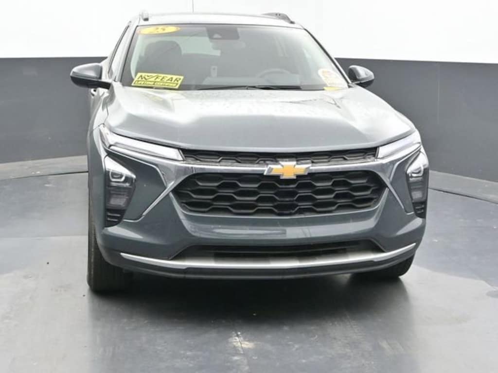 Used 2025 Chevrolet Trax LT SUV