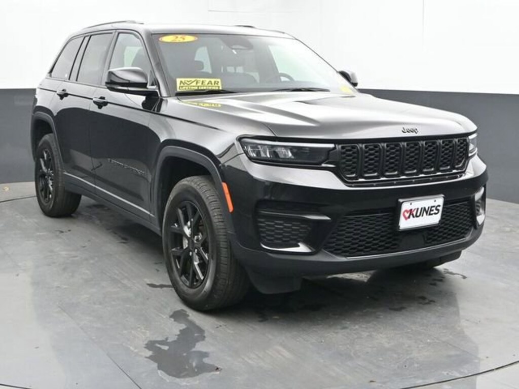 Used 2025 Jeep Grand Cherokee Altitude