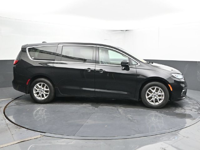 Used 2024 Chrysler Pacifica Touring L