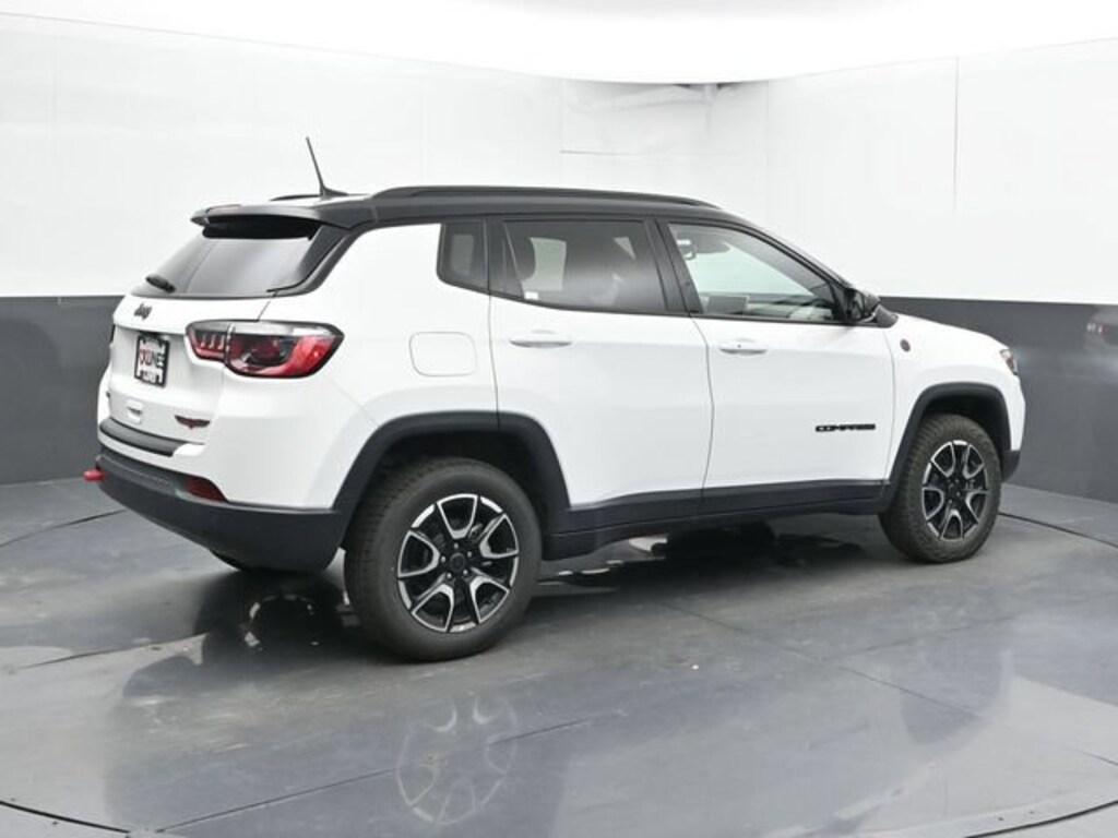 Used 2025 Jeep Compass Trailhawk