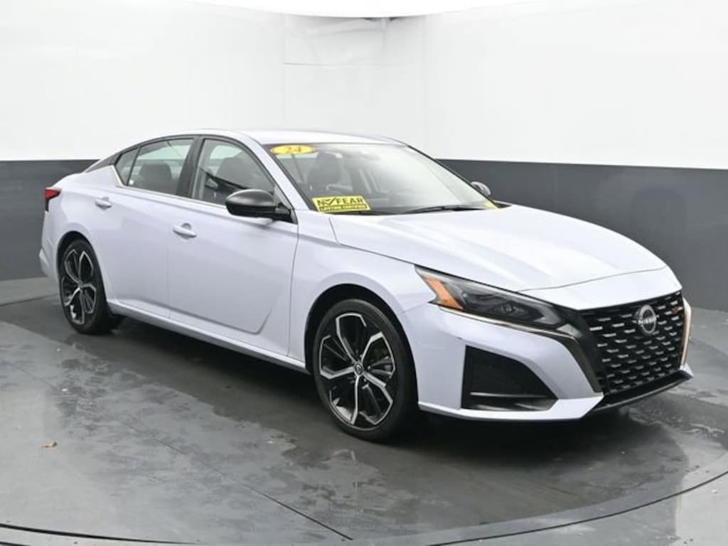 Used 2024 Nissan Altima 2.5 SR