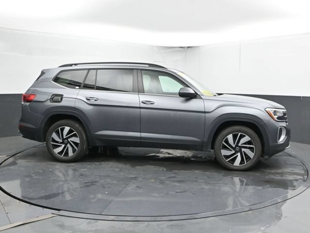 Used 2025 Volkswagen Atlas 2.0T SE w/Technology