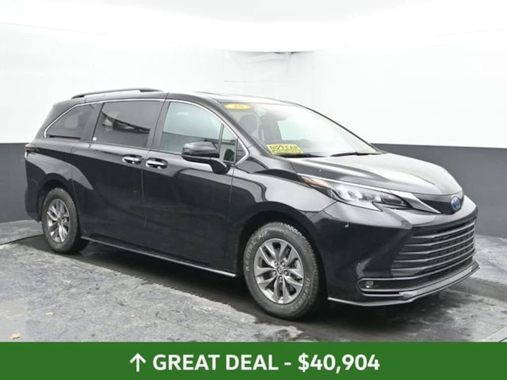 Used 2025 Toyota Sienna XLE