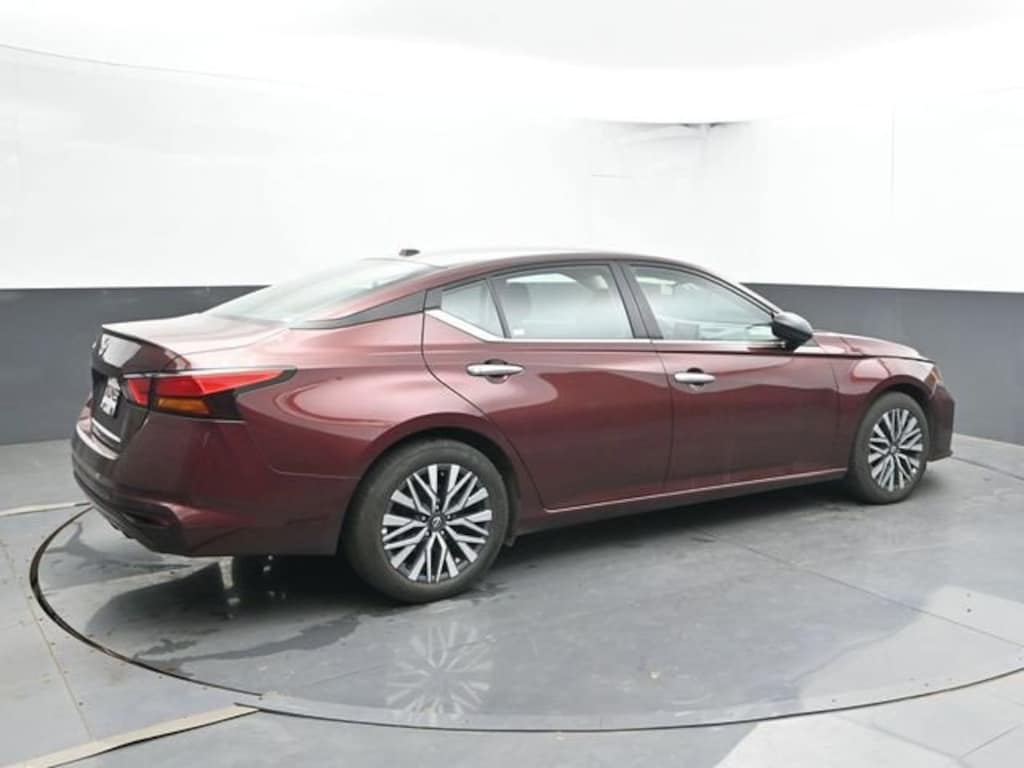 Used 2025 Nissan Altima SV
