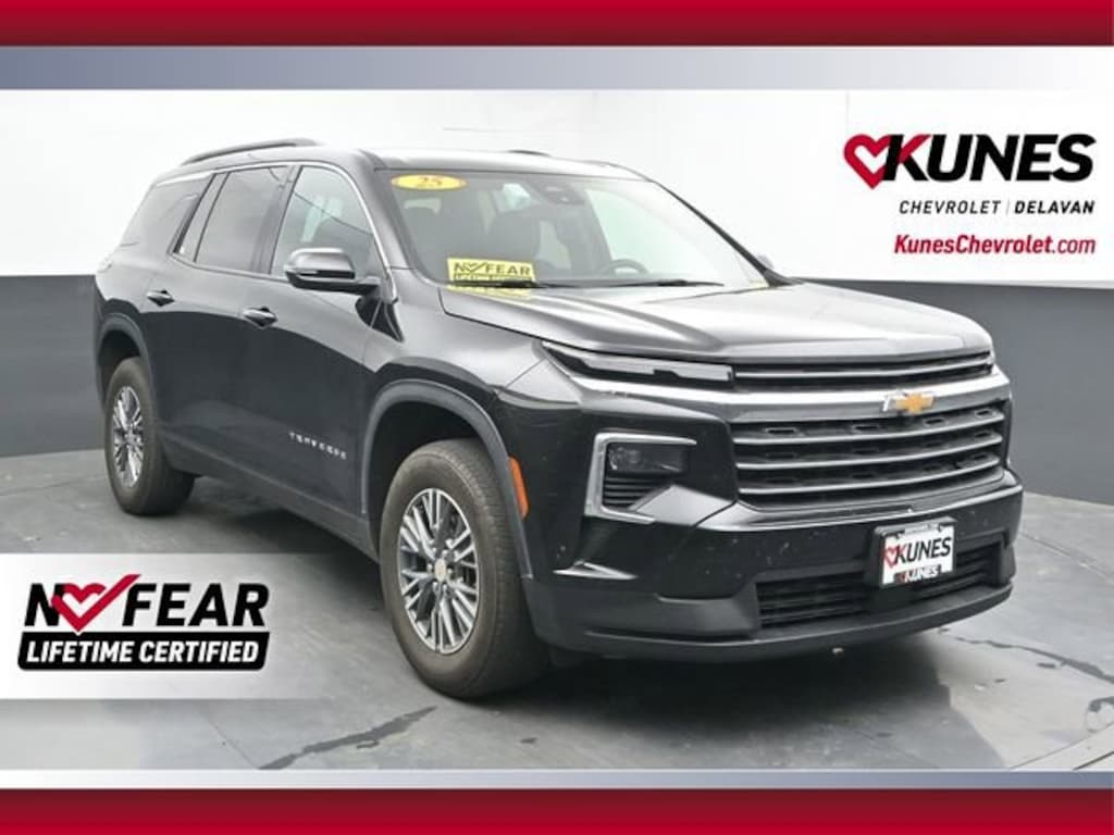 Used 2025 Chevrolet Traverse LT SUV